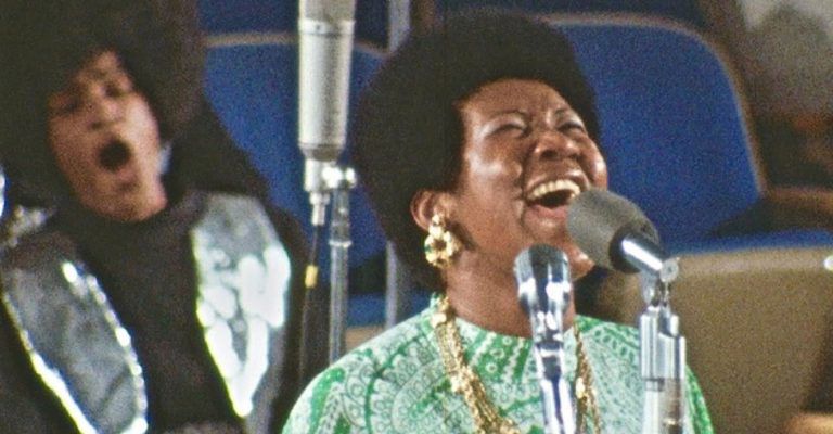 Members of Congress introduce bill to award Aretha Franklin with Congressional Gold Medal